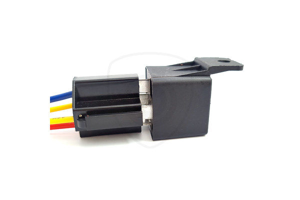 Spínacie relé 12V 40A 4-Pinové s päticou pre cúvaciu kameru Spínacie relé 12V 40A 4-Pinové s päticou pre cúvaciu kameru