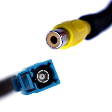 Adaptér na prepojenie cúvacej kamery Fakra RCA Adaptér na prepojenie cúvacej kamery Fakra RCA